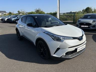 Voir le détail de l'offre de cette TOYOTA C-HR 122h Graphic 2WD E-CVT MC19 de 2019 en vente à partir de 194.4 €  / mois