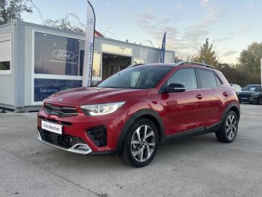 Voir le détail de l'offre de cette KIA Stonic 1.0 T-GDi 120ch MHEV GT Line DCT7 de 2021 en vente à partir de 194.29 €  / mois