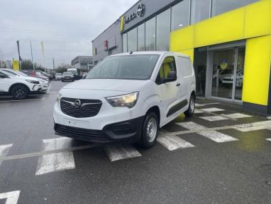 Voir le détail de l'offre de cette OPEL Combo Cargo M 600kg Puretech 110ch S&S de 2024 en vente à partir de 18 699 € 