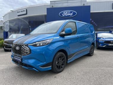 Voir le détail de l'offre de cette FORD Transit Custom Fg 320 L1H1 Electrique 160 kW 218ch Sport de 2025 en vente à partir de 48 499 € 